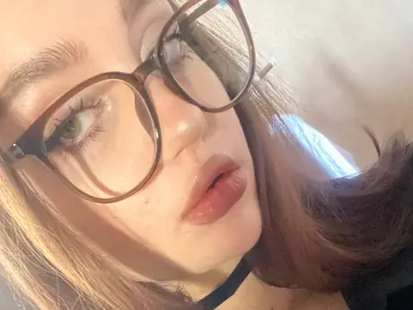 Chat with QuennaEmbry