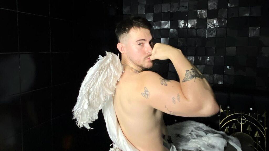 BrunoWalker live cam model at LiveJasmin