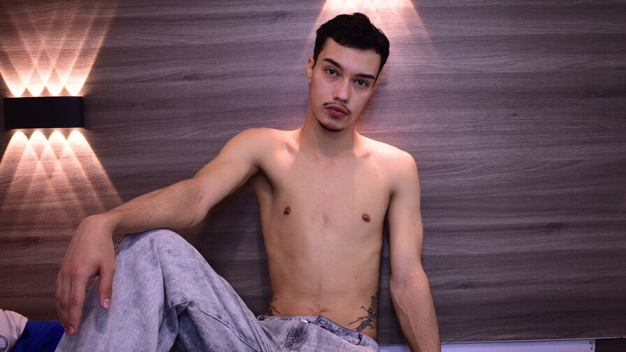Watch AngelKlaus live on E-Chat