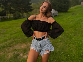 BarbieRaw Blonde live cam girls