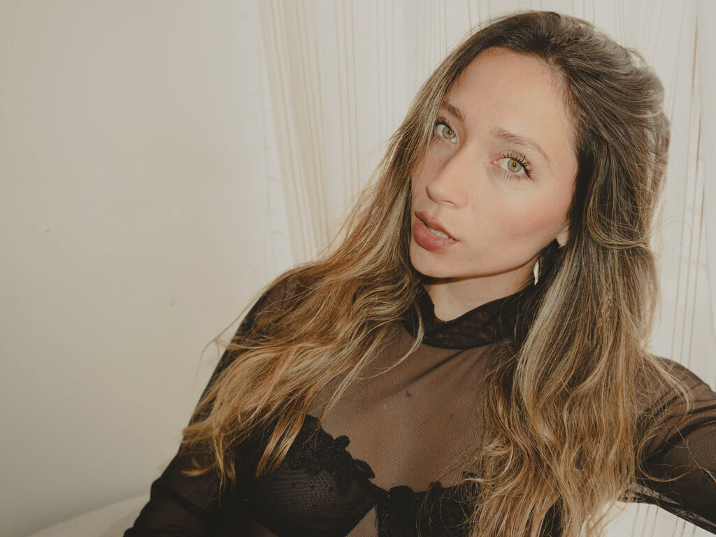 LaurentBelluci live cam performer profile