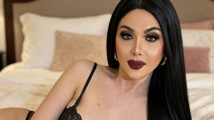 Watch EllaKnox live on E-Chat