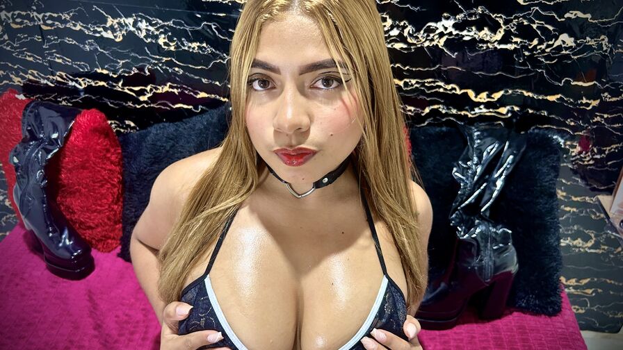 Join GreyRoss’s Live Webcam Show