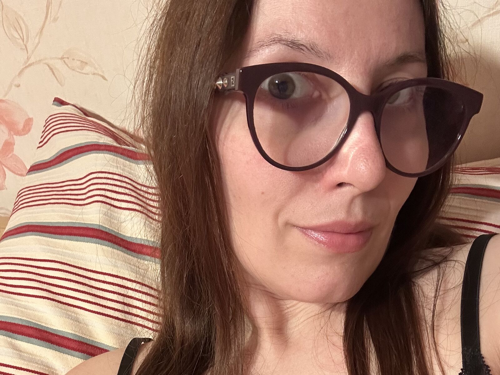 Live cam for AlanyssLyon