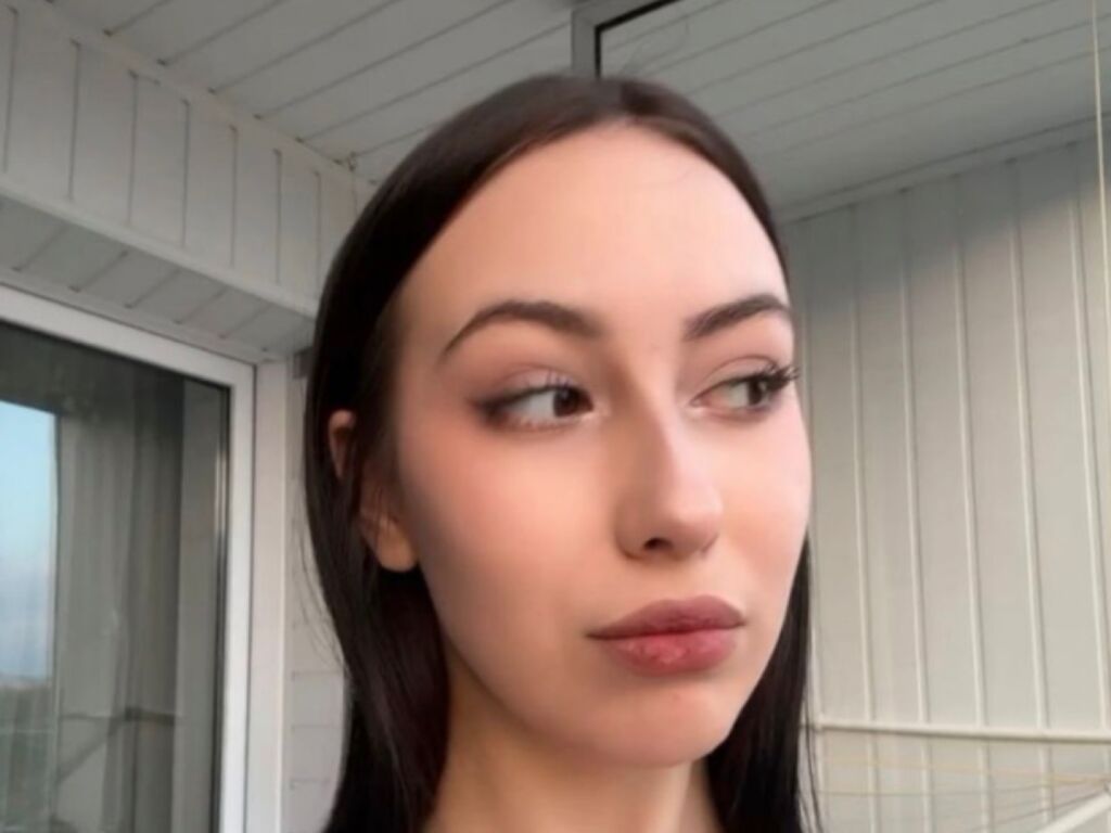 EllyMcdaniel LiveJasmin webcam model