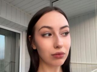 EllyMcdaniel age 18