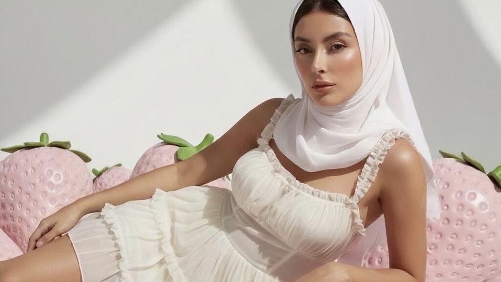 HalaiaNoor Live Chat on LiveJasmin