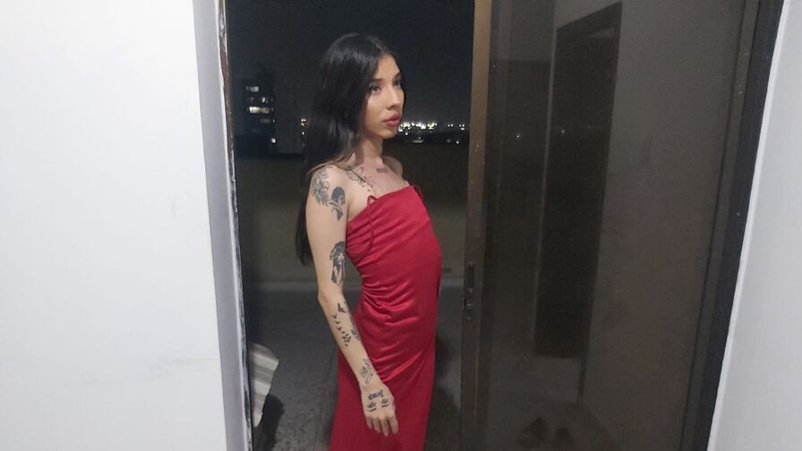 RavenVenecia live cam model on MistressWorld