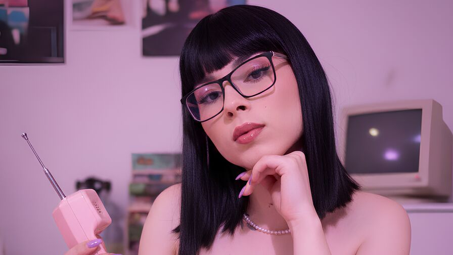 Join SofiaGibson’s Live Webcam Show