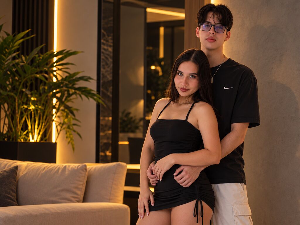 LunaAndAngel LiveJasmin model room profile