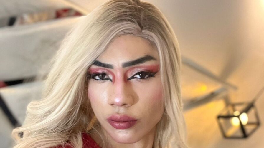 MeganRedfire live cam model