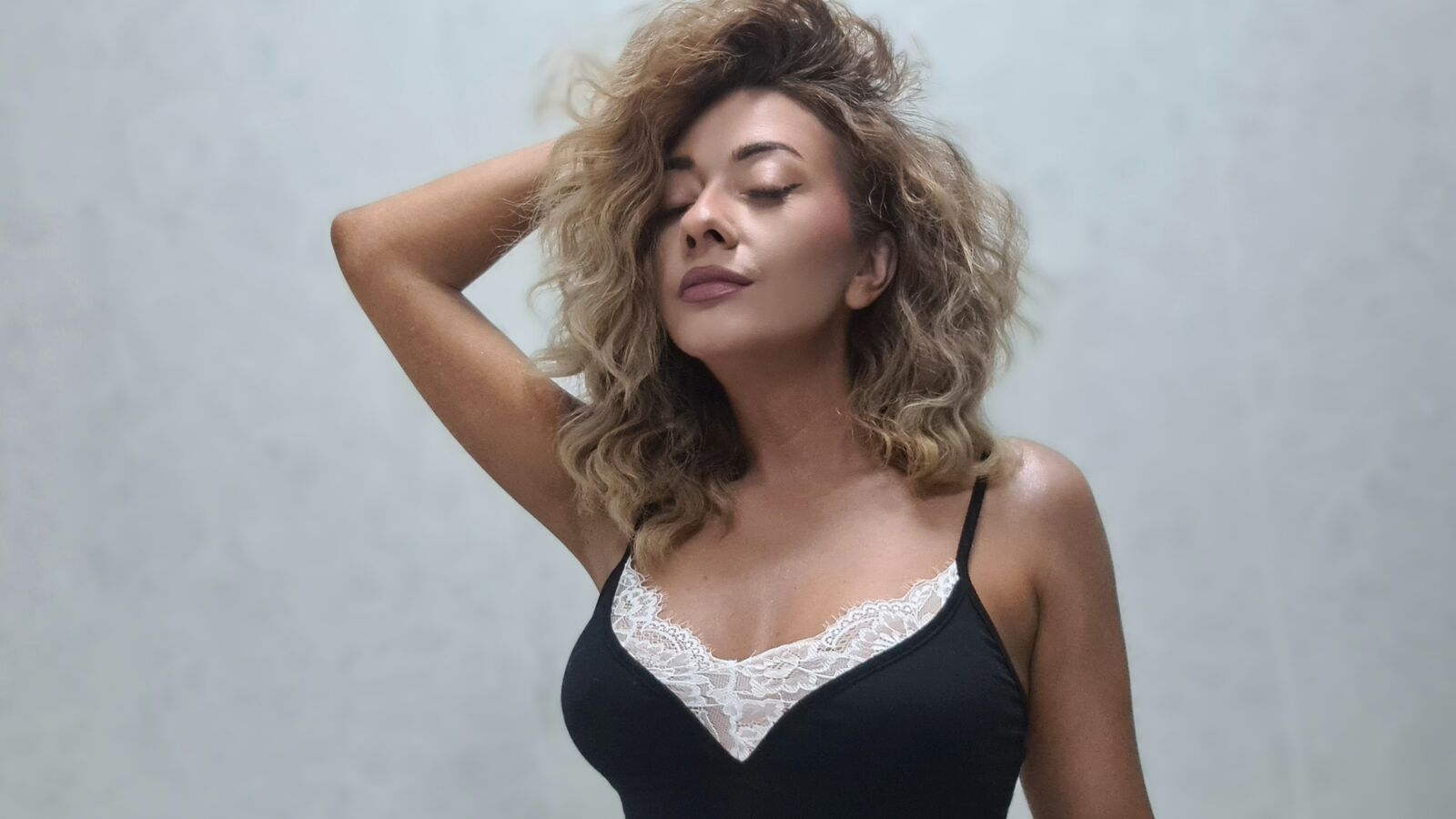 SonyaShia erotic portrait