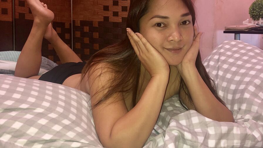 Chat with JessieJohanson live on AsianCamModels.com
