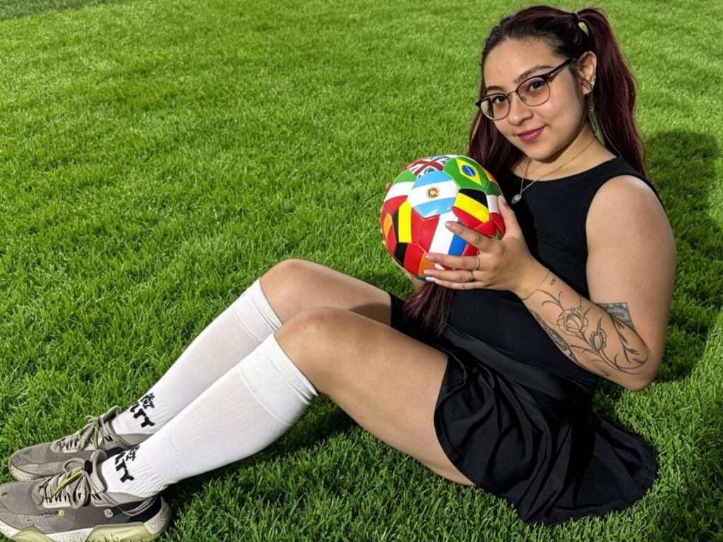 CristalDeker age 25