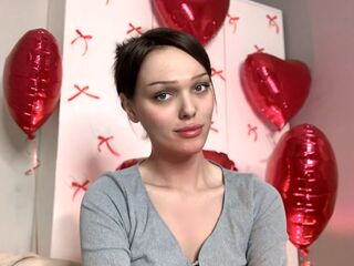 EmiliaRouds is a webcam model from Russia age 23