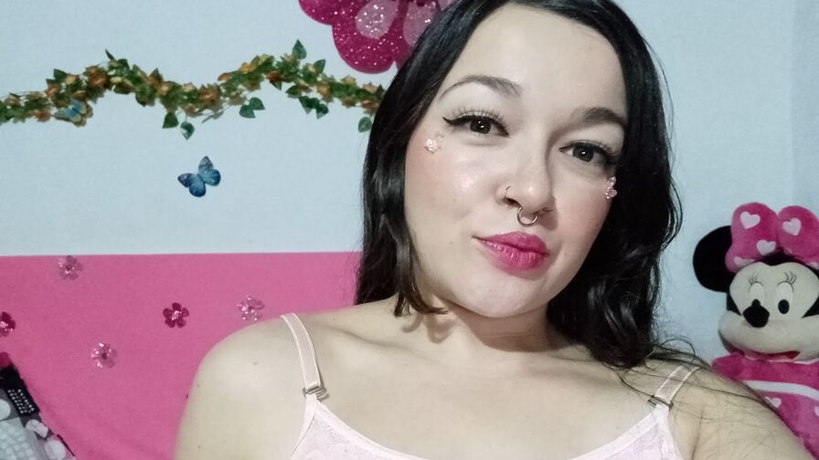 Join HoneyAngela’s Live Webcam Show