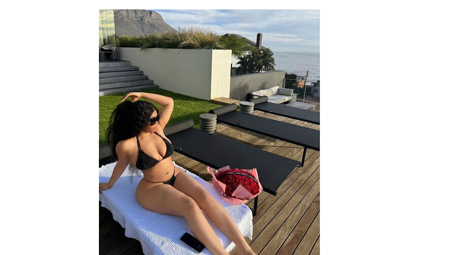 SarraJames's Live Nude Chat