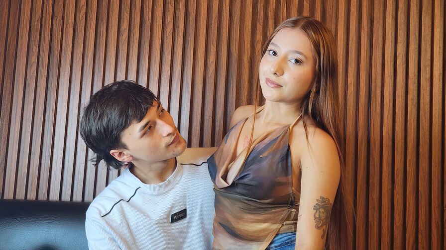 Enjoy Live Webcam with GabbieAndVince
