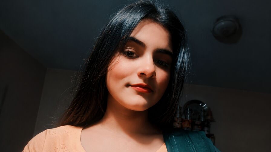 Chat with FatiKomal live on AsianCamModels.com