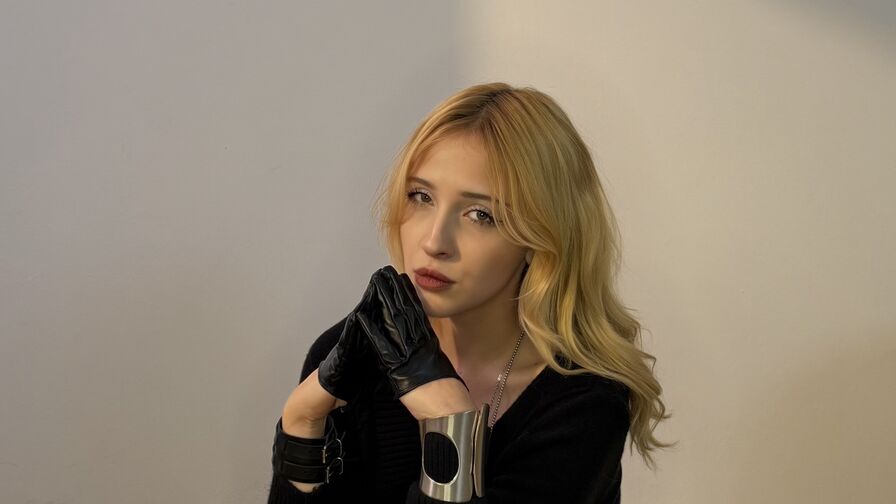 Watch AmeliaHatta live on jobsporn.net