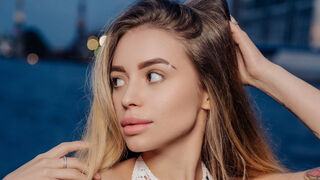 Free Nude EmilyBeverly