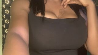 LindaBernard live girl webcam profile