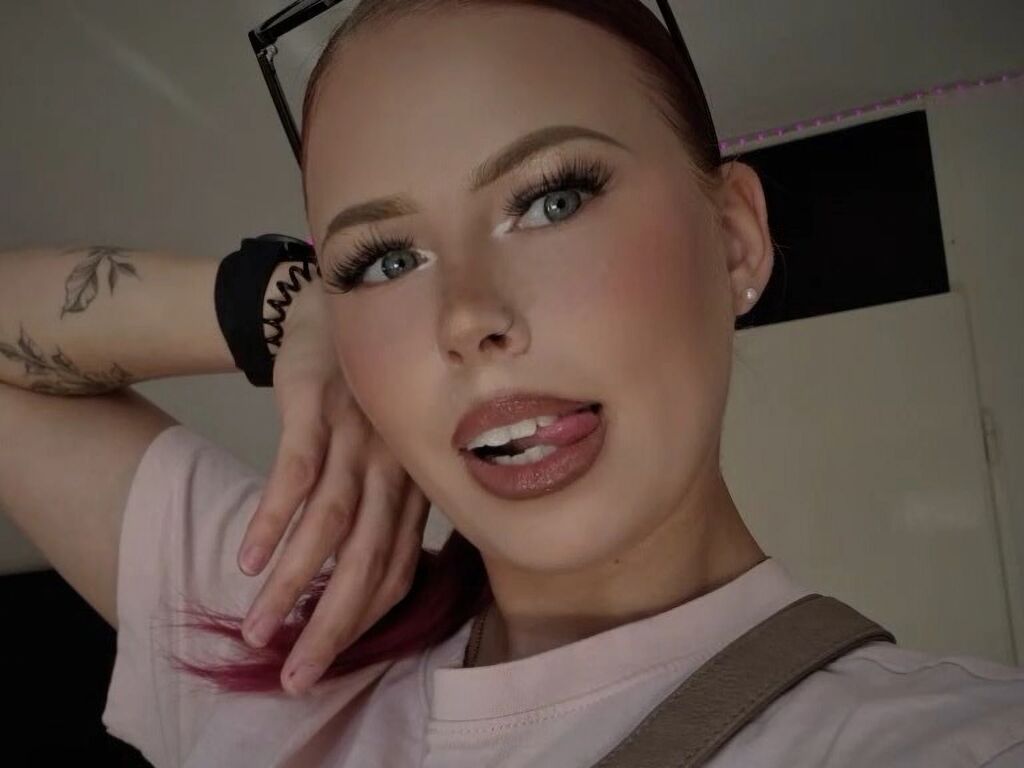 CarissaRosas LiveJasmin model