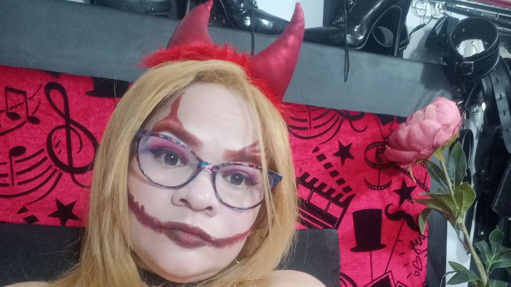 SarahEdvans live cam model at LiveJasmin