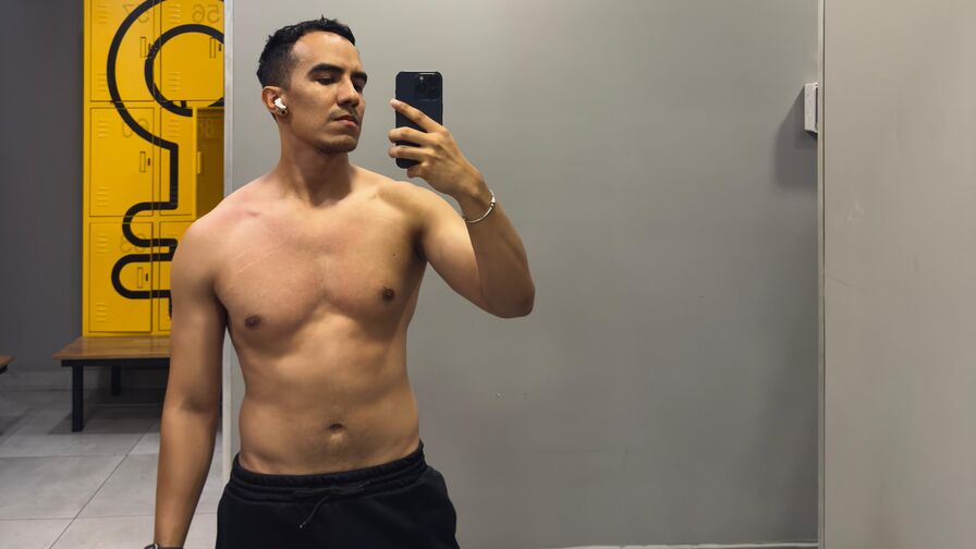 Join DylanKnox’s Live Webcam Show