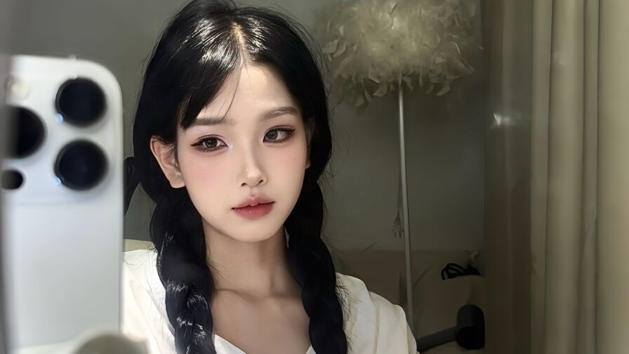 Watch LianaWu live on Live Cams