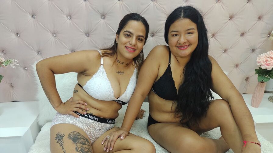 LizAndKatie's live cam