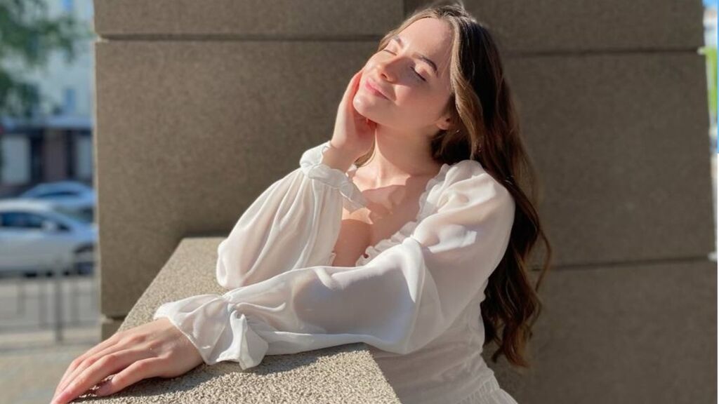 EsmeCharlton's profile from Jasmin at GirlsOfJasmin'