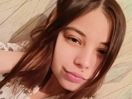 Chat with RowenaEllender