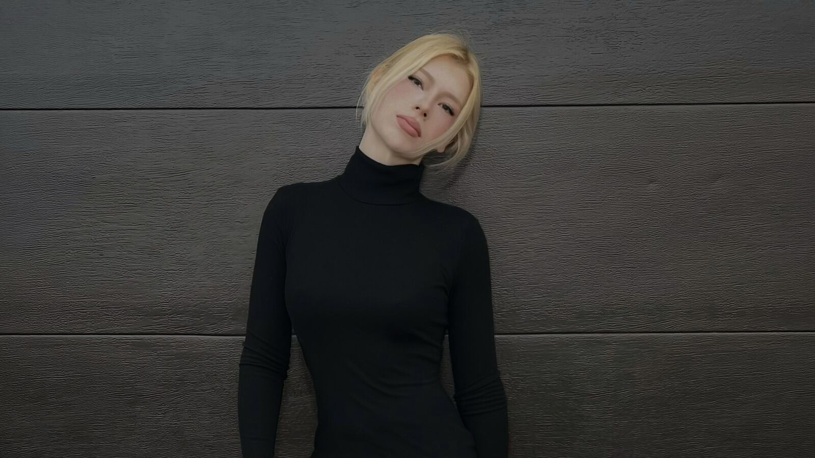 RossieRose erotic portrait