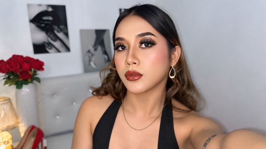 Watch StormiThompson live on PORNOGIF