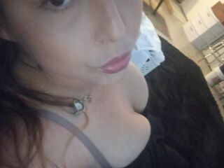 Webcam model LolaLoced from Web Night Cam