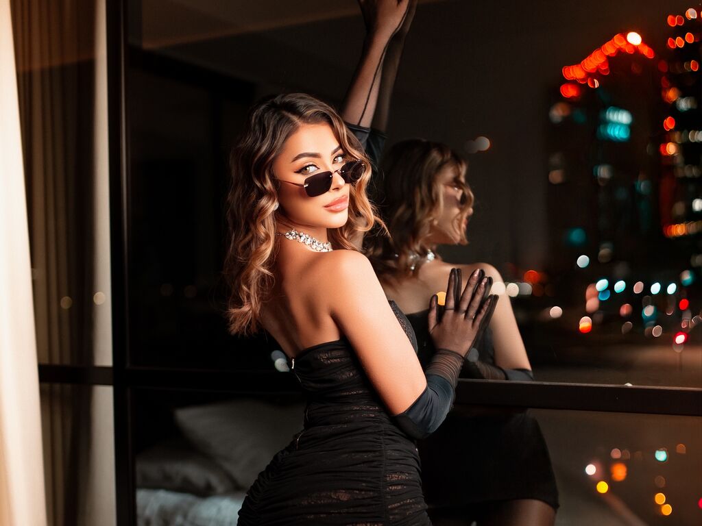 ArianaRoux Profile Image