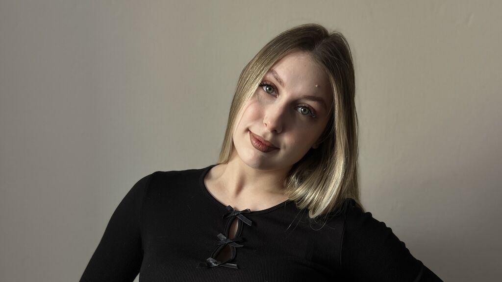 ElviraMarcial Live Cam on LiveJasmin