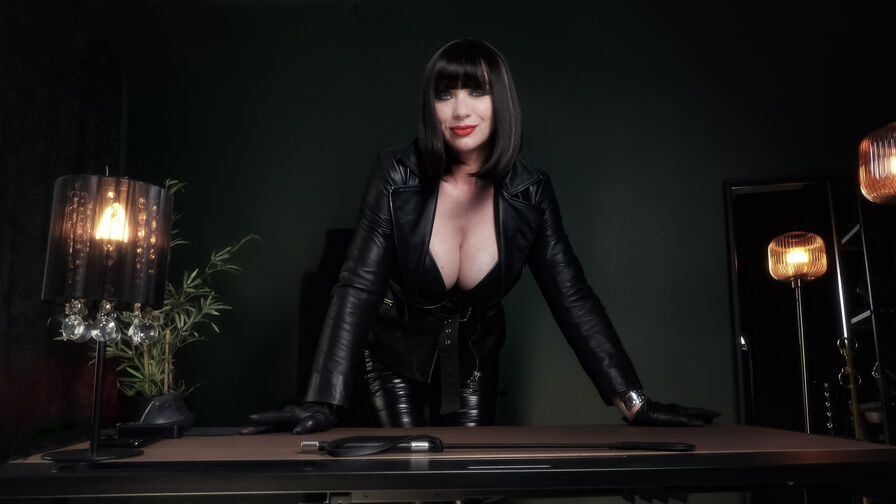 Watch MelanyaQuin live on Live Cams