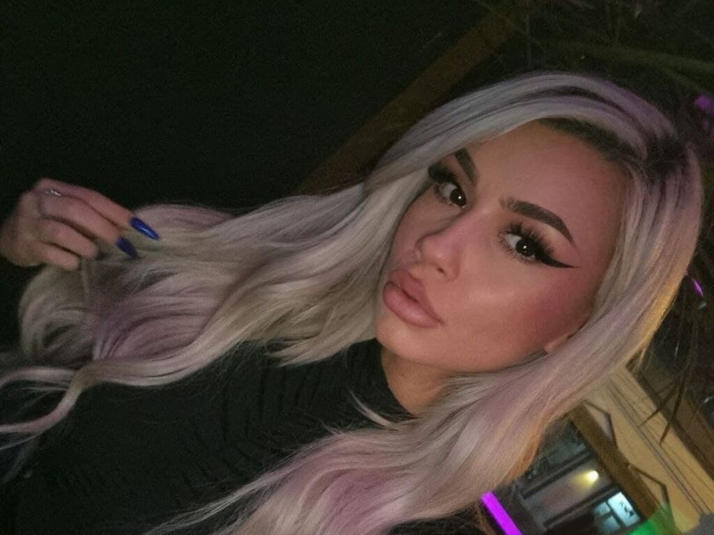 SereneSophie LiveJasmin model room profile