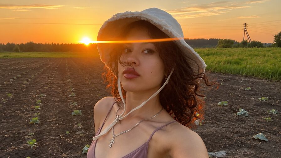 Watch CassidyMoon live on jobsporn.net