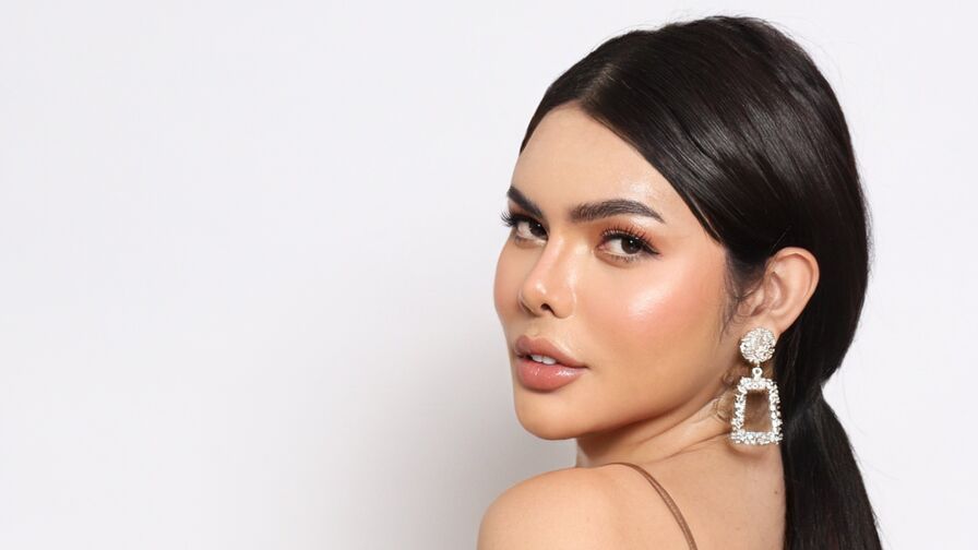Watch ReignePecania live on E-Chat