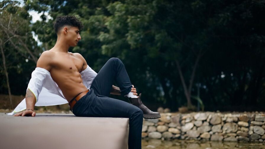 MaximoRomano Porn Profile
