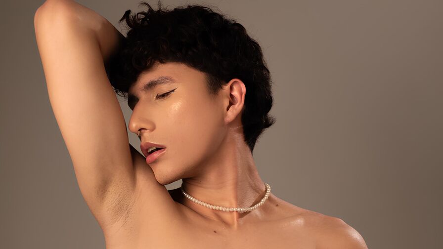 Watch FelipeArias live on E-Chat
