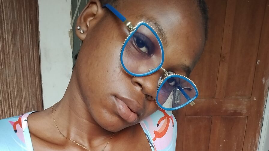 DahNorah's Live Nude Chat