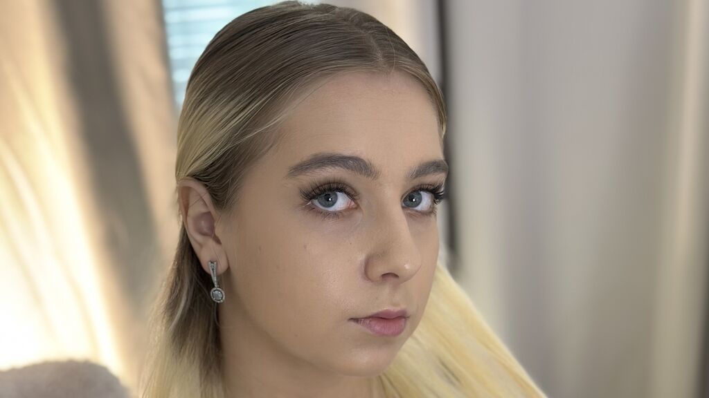 ChloeBees's profile from Jasmin at GirlsOfJasmin'