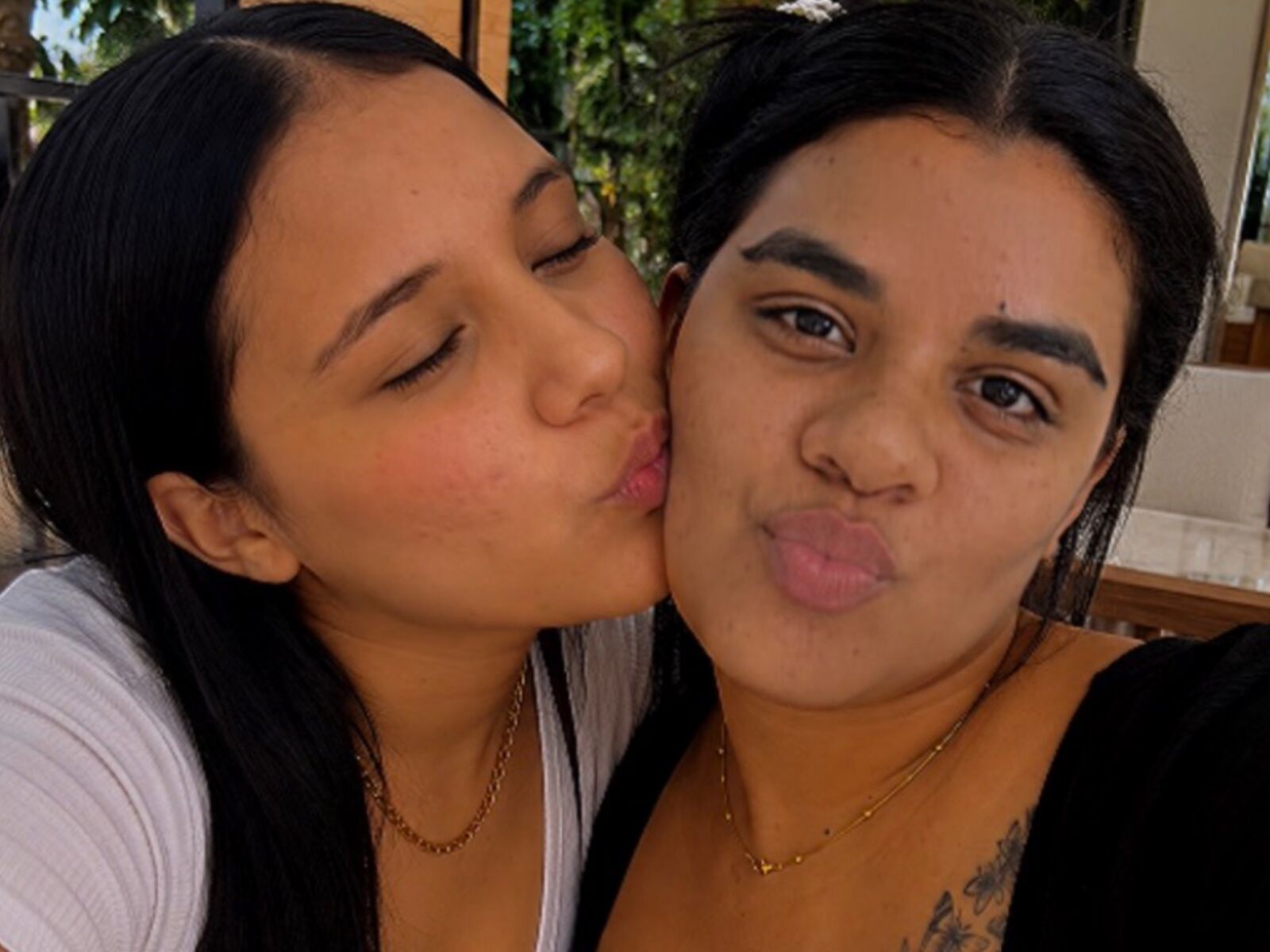 Live cam for AlmaAndFrancys