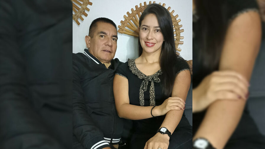 Watch ReneandAleja live on Live Cams