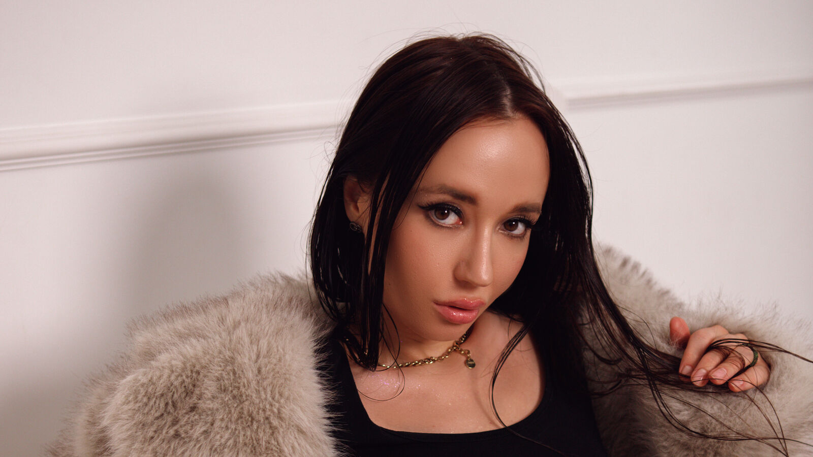 LilyAspen erotic portrait
