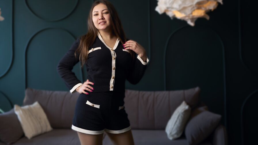 Chat with EmilyArthurs live on AsianCamModels.com